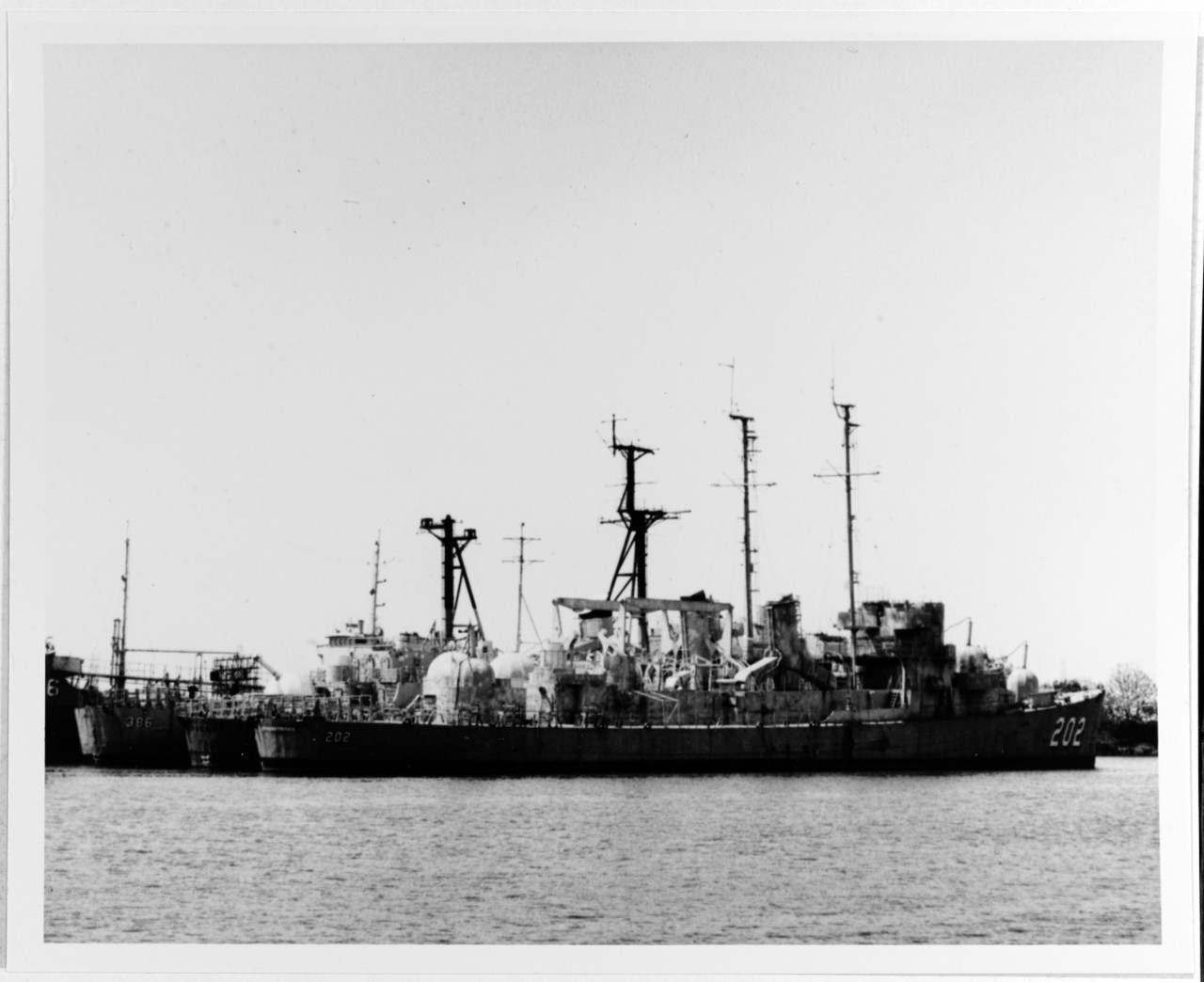 USS EICHENBERGER (DE-202)