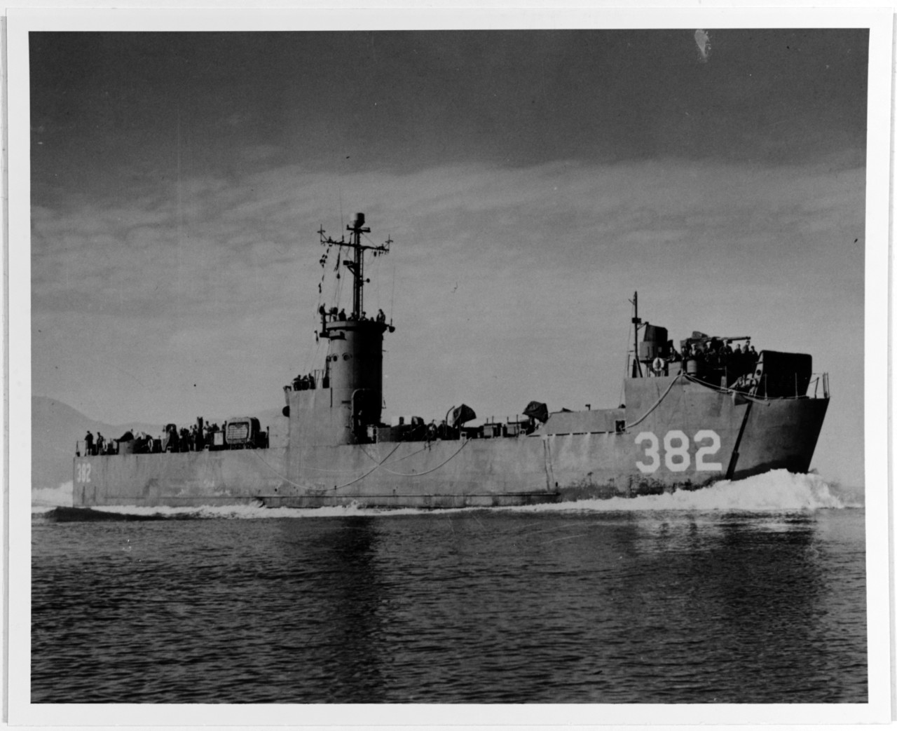 USS LSM-382