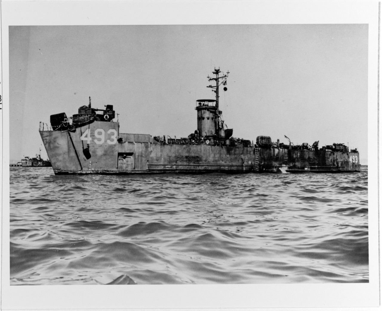 USS LSM-493