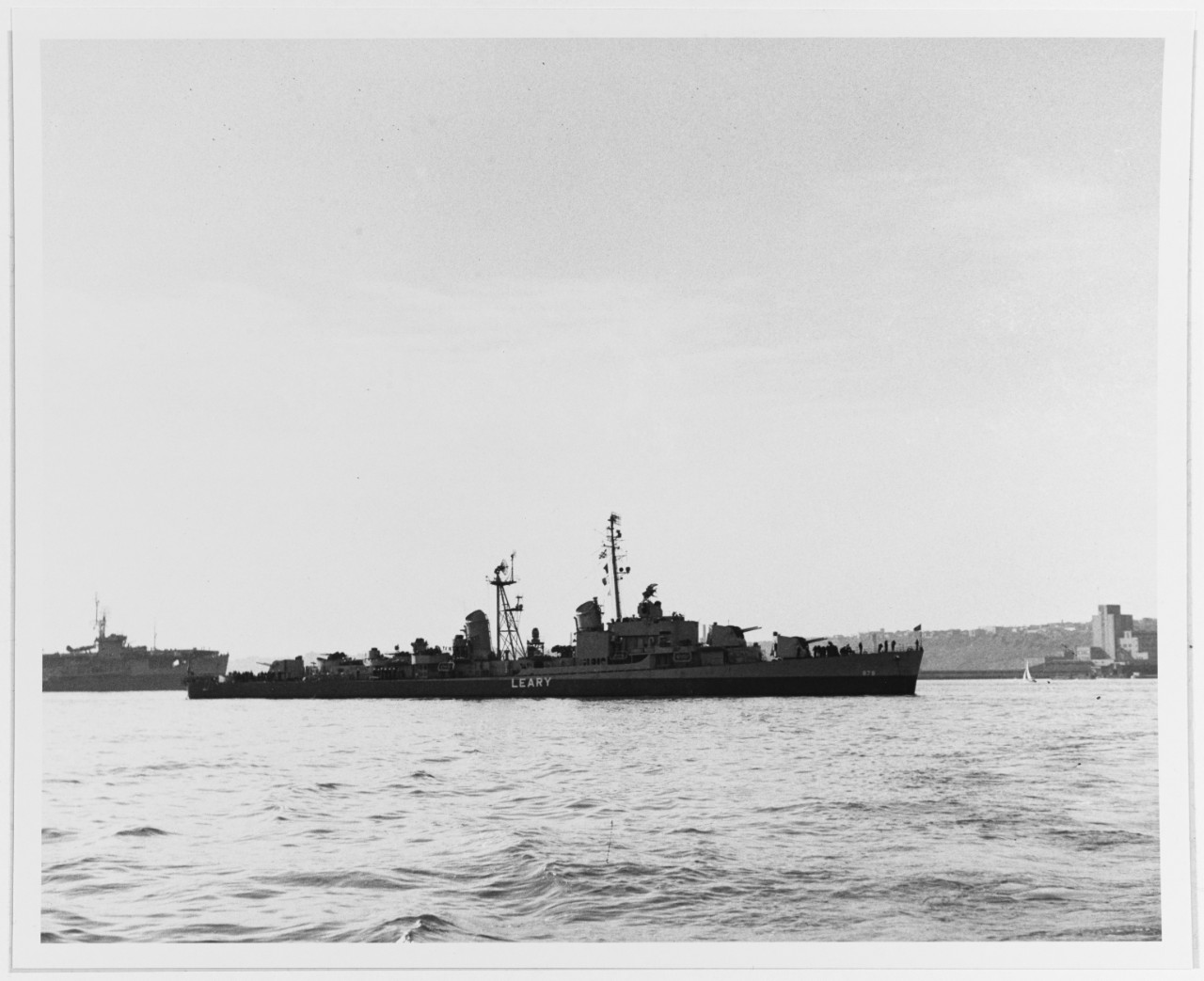 USS LEARY (DD-879)