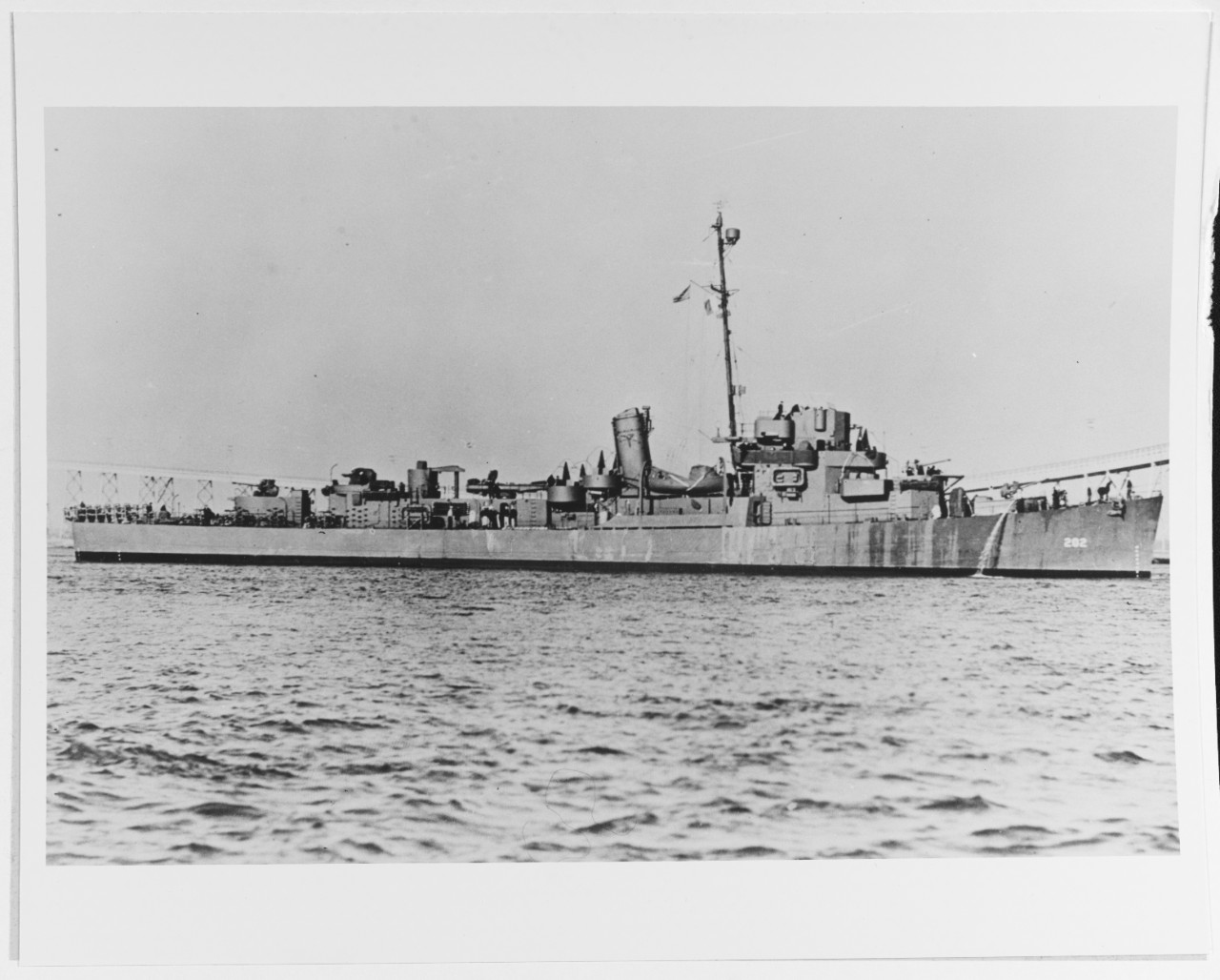 Photo #: NH 81346  USS Eichenberger