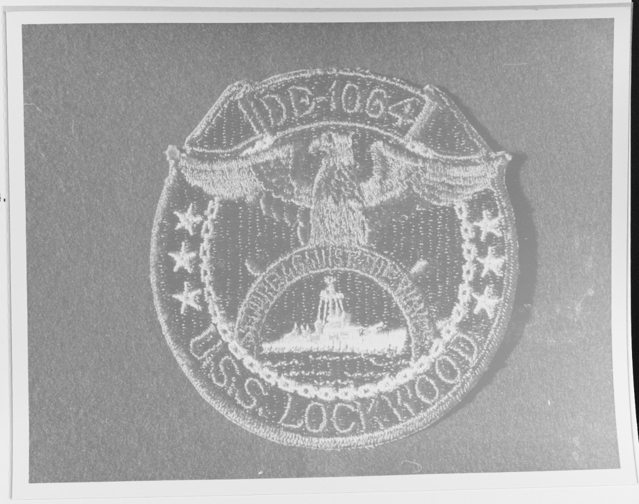 Insignia:  USS LOCKWOOD (DE-1064)