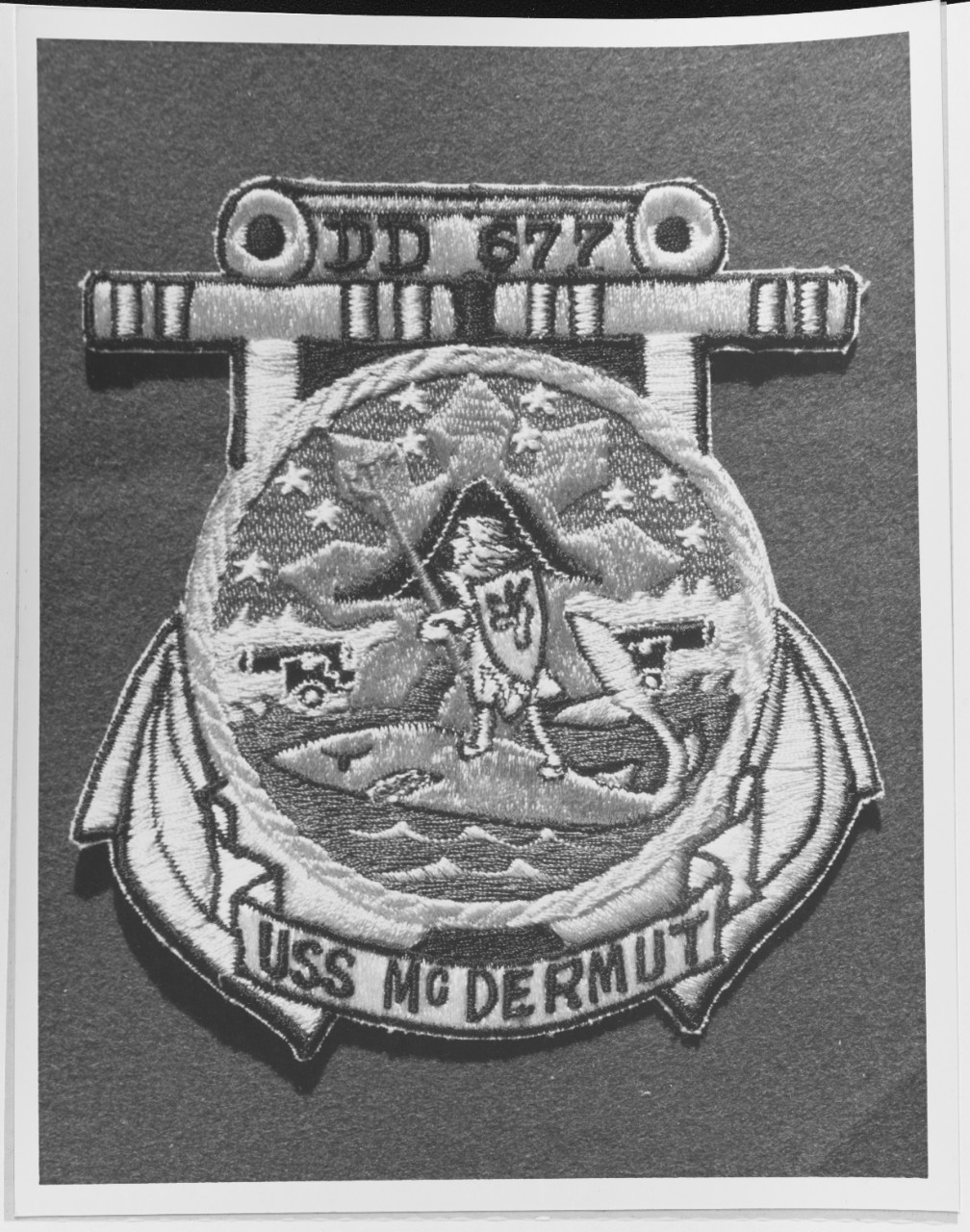 Insignia:  USS MCDERMUT (DE-677)