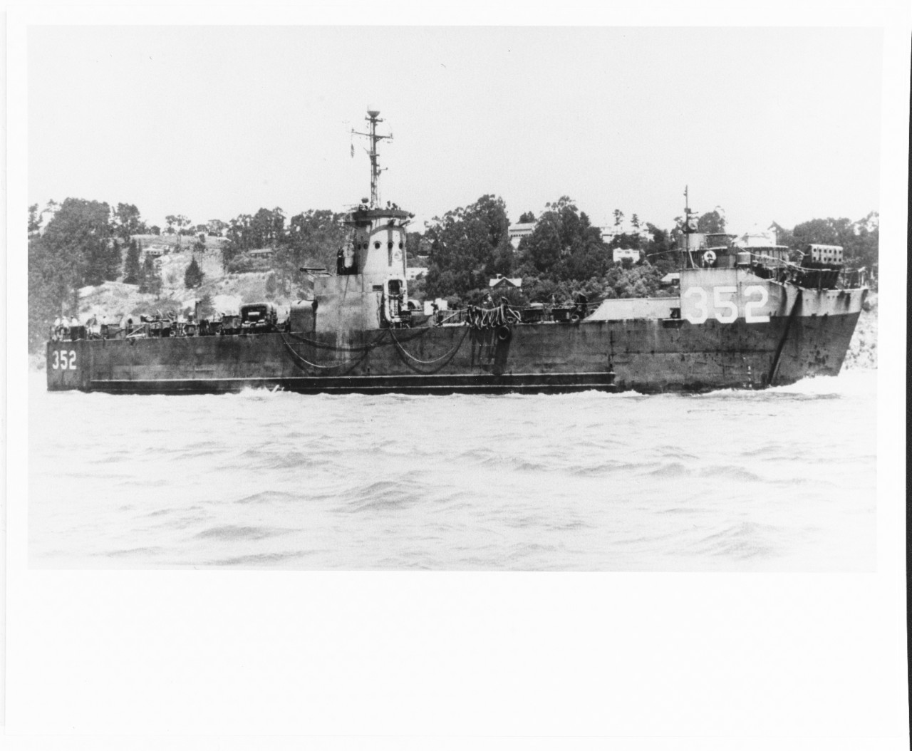 USS LSM-352