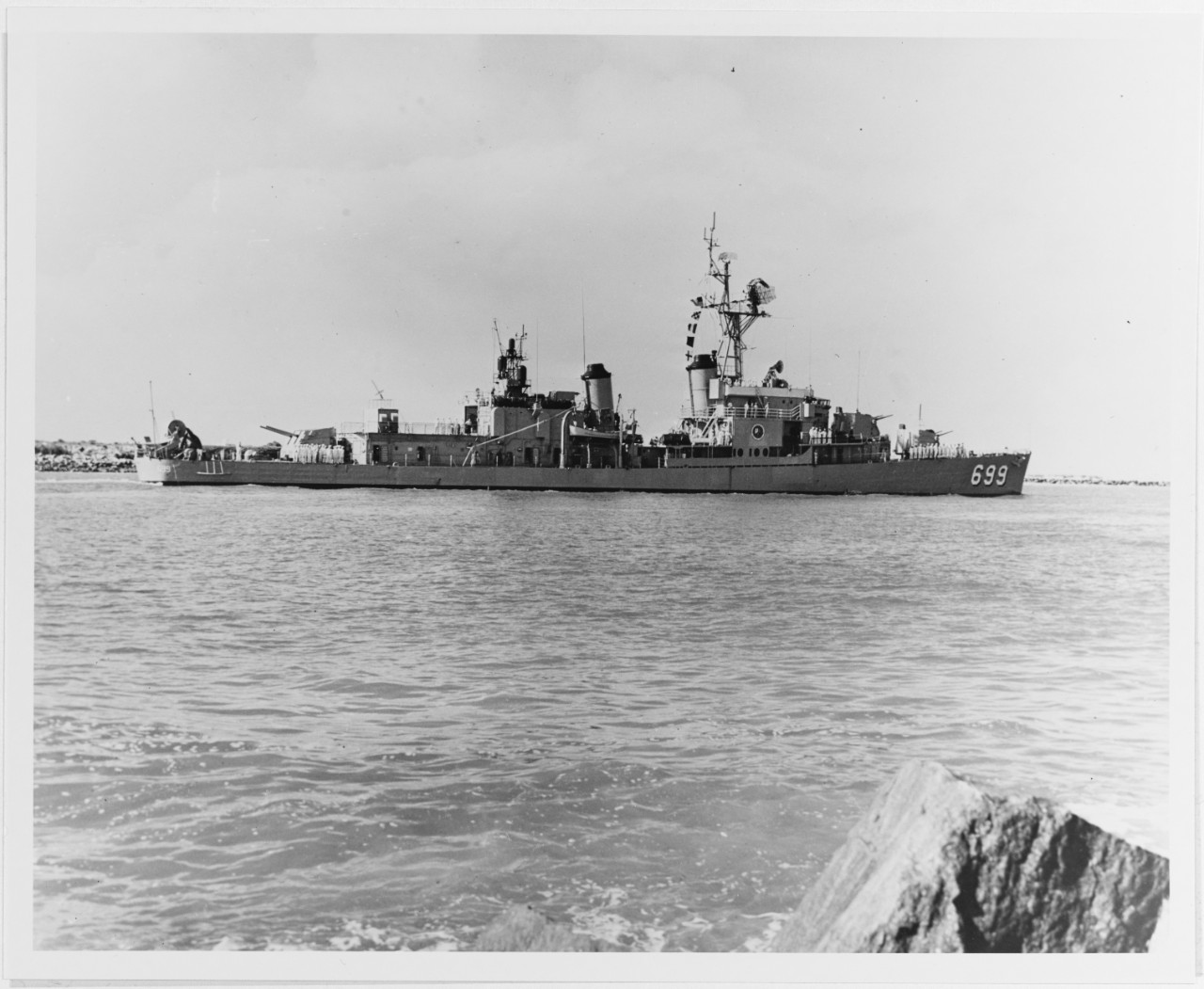 Photo #: NH 82286  USS Waldron (DD-699)