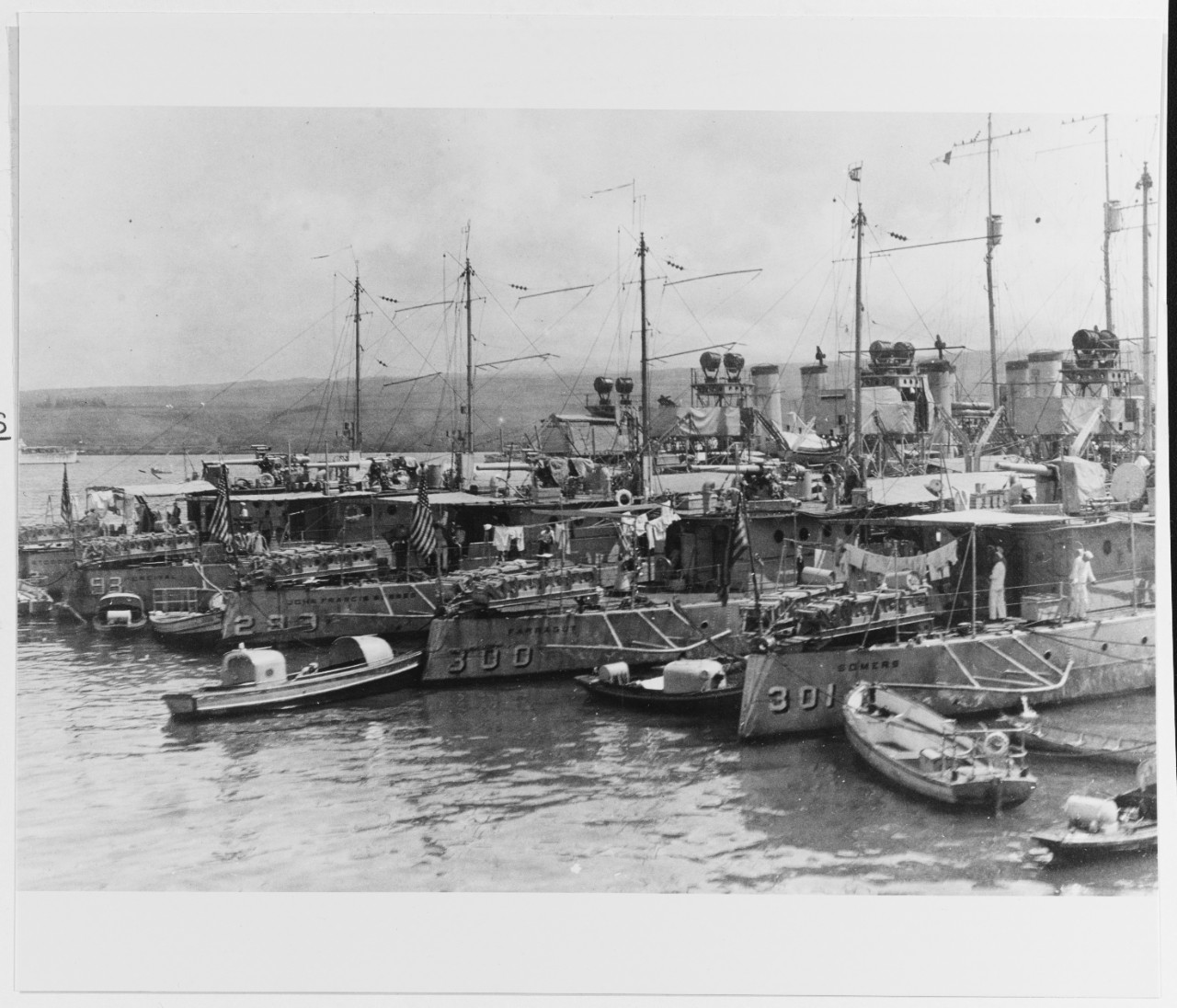 Photo #: NH 82564  Destroyers moored together at Pearl Harbor, Hawaii, circa 1925