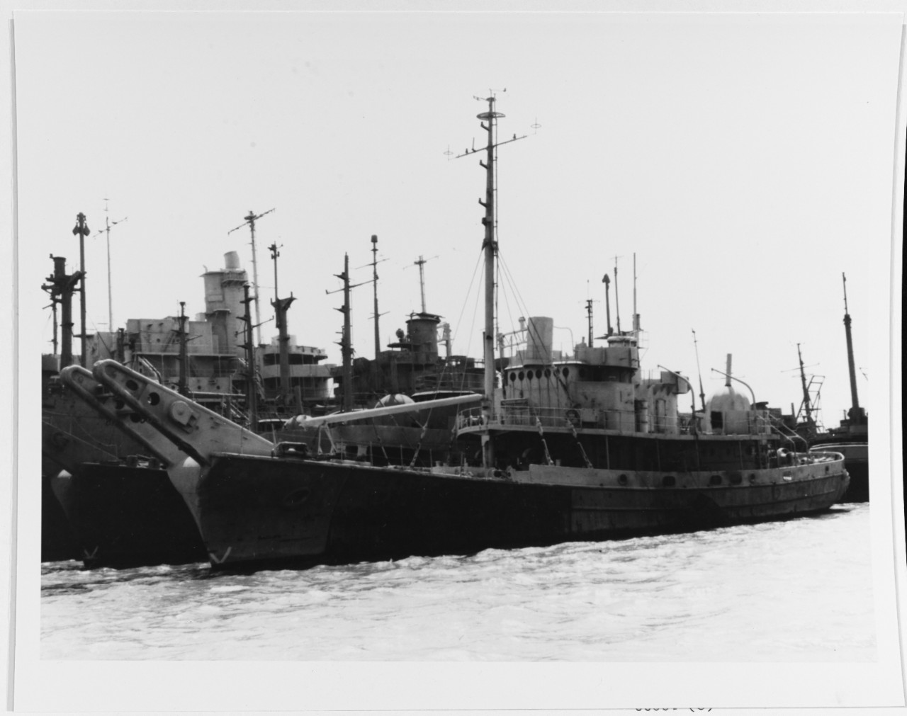 USS ONEOTA (AN-85)