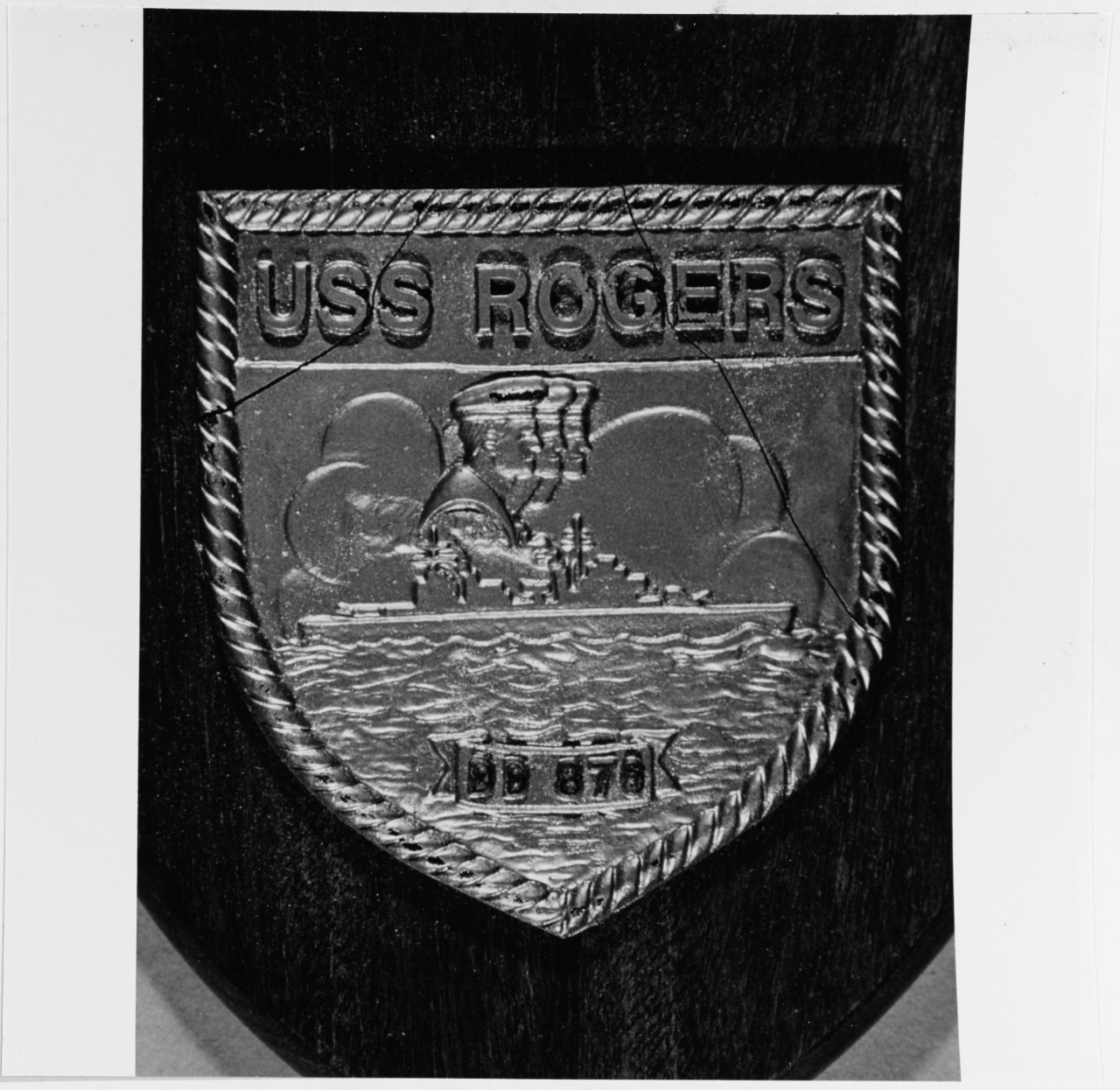 Insignia:  USS ROGERS (DD-876)