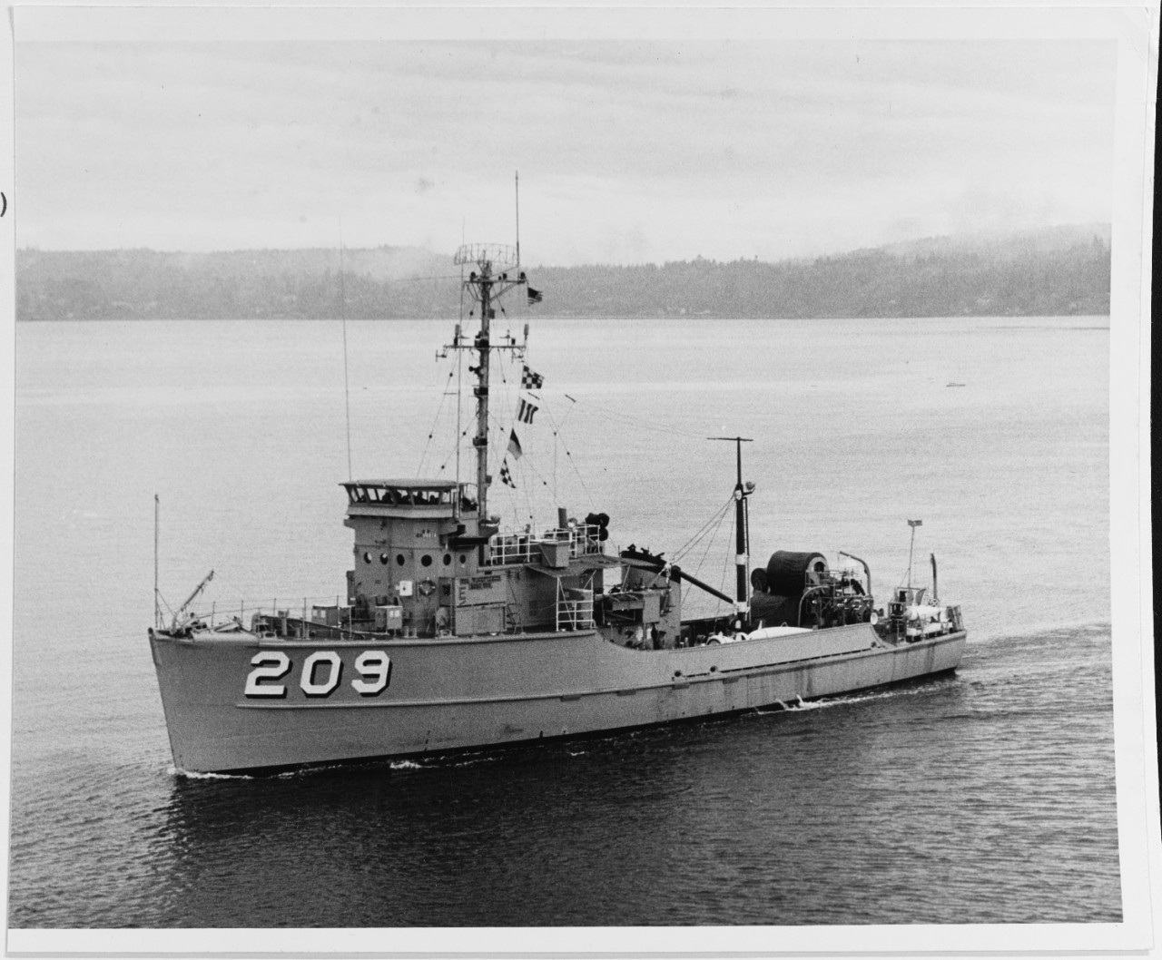 USS WOODPECKER (MSV-209)