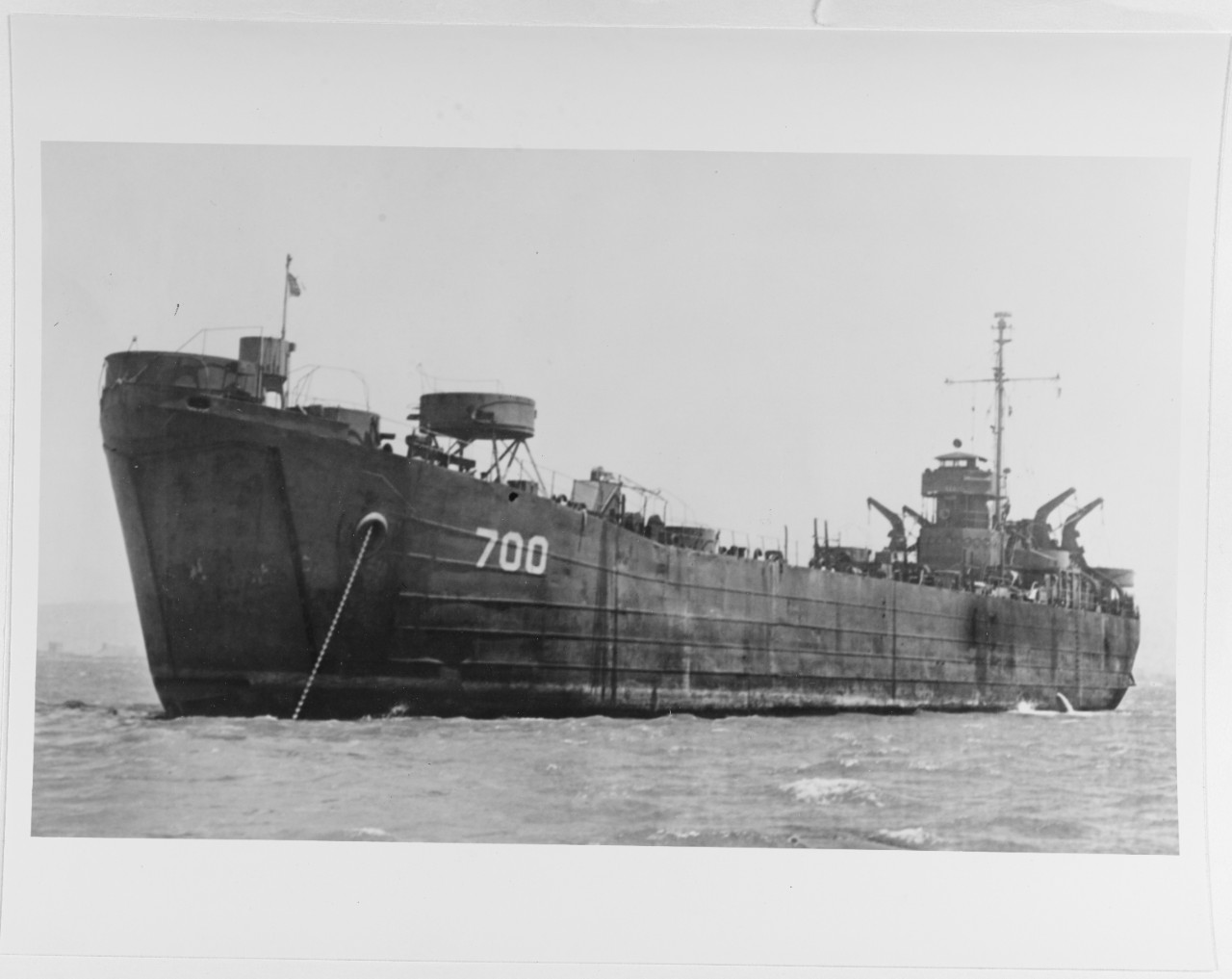 USS LST - 700