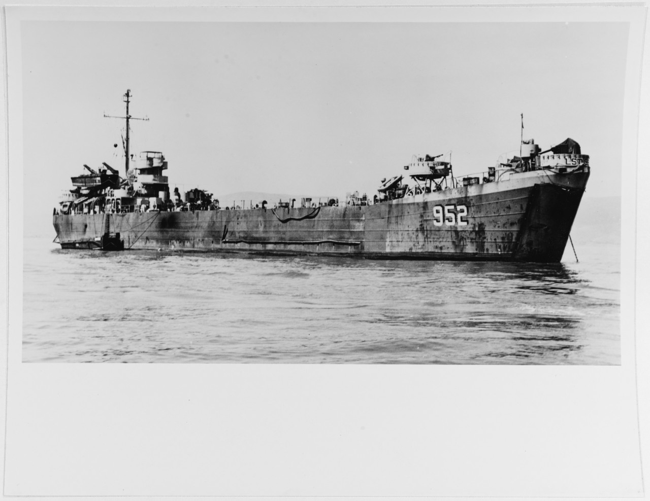 USS LST - 952