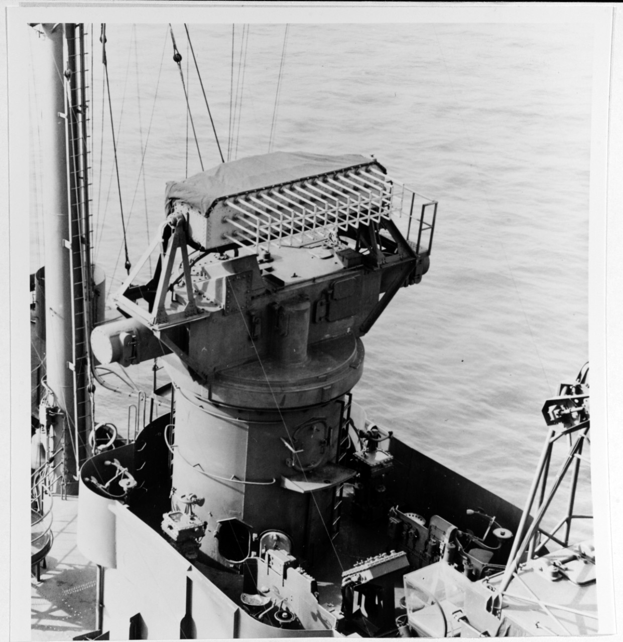 Photo #: NH 84813  Mark 34 Gun Director, with antenna for a Mark 8 (&quot;FH&quot;) Fire Control Radar mounted on top