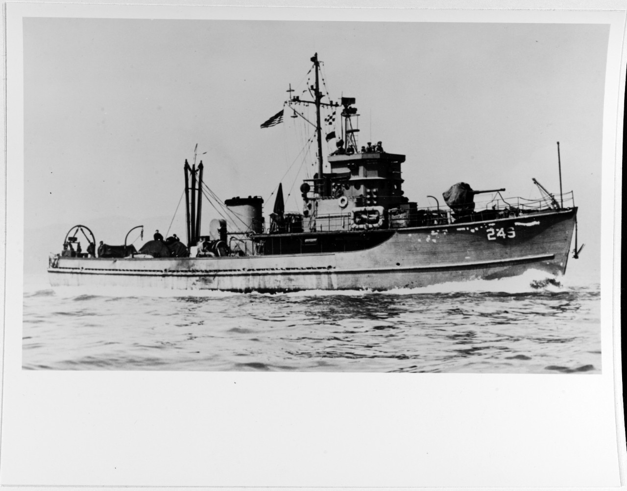 USS YMS-249 in San Francisco Bay, circa 1945.