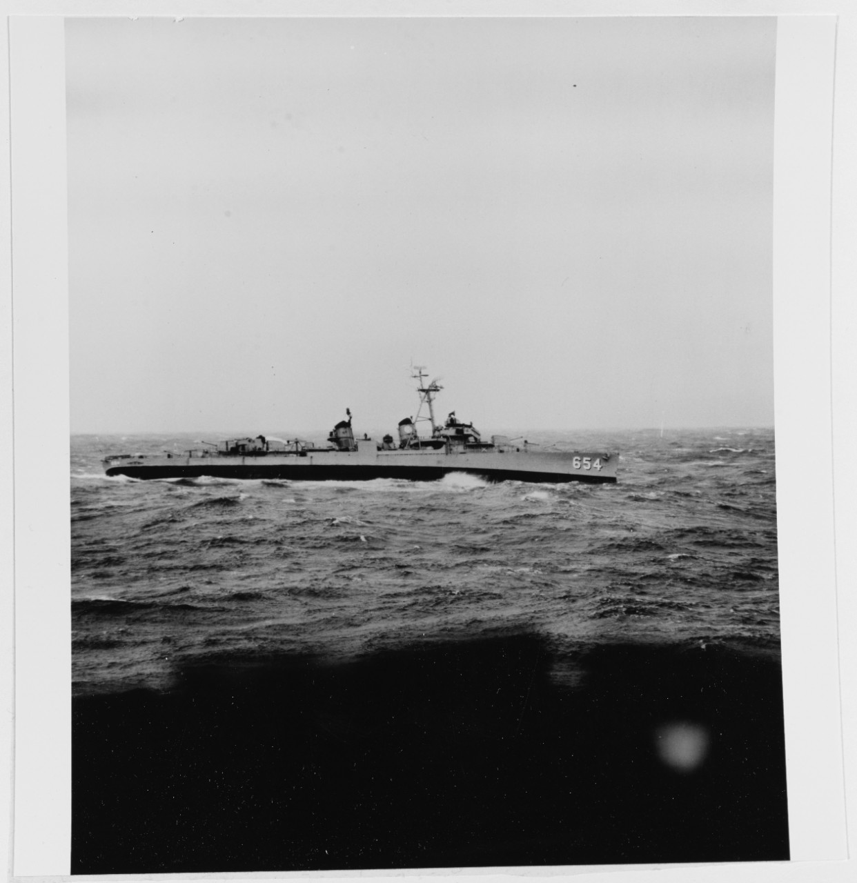 USS BEARSS (DD-654)