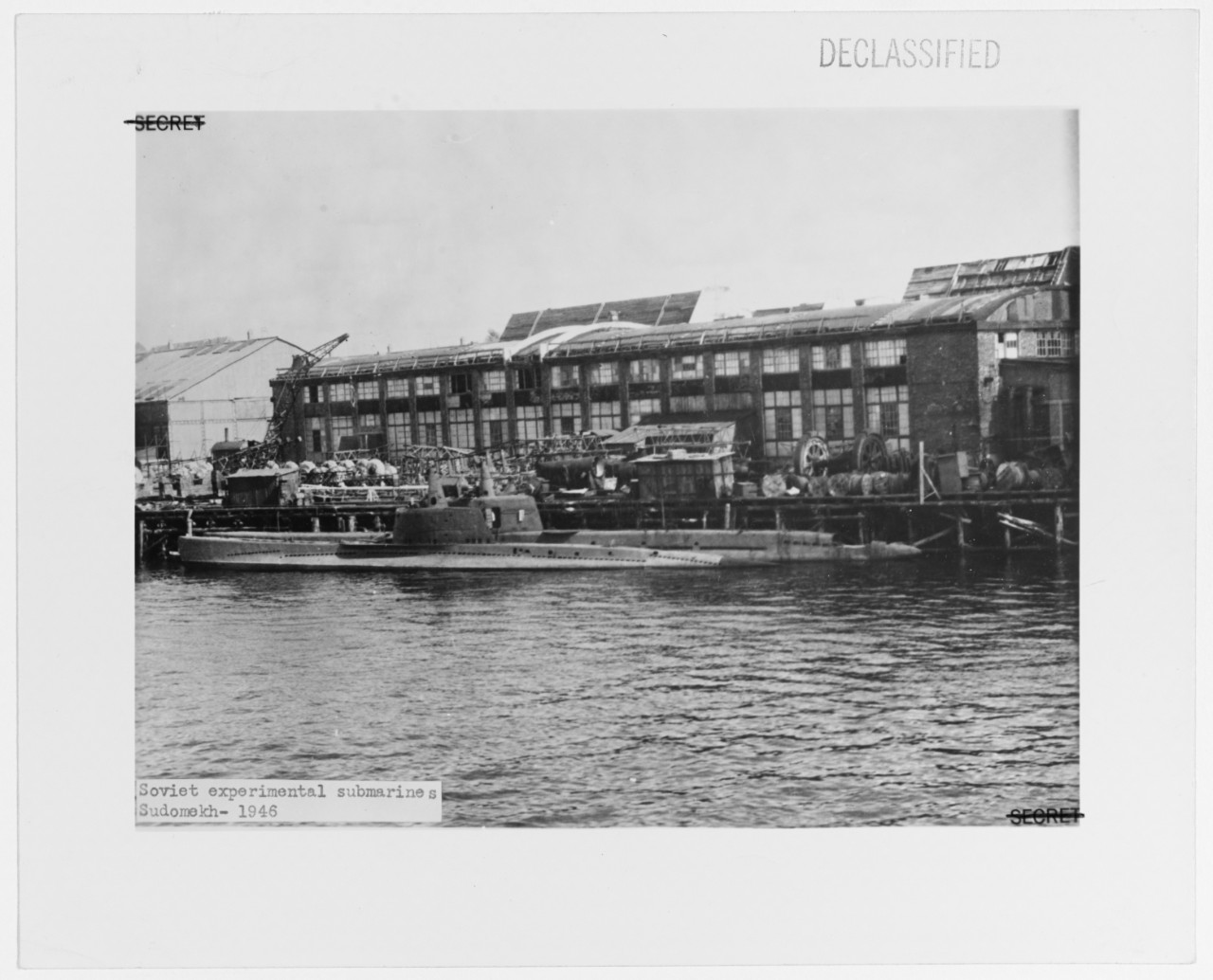 Experimental Soviet submarines M-401 (foreground) and M-92 (background) at Sudomekh shipyard #196, Leningrad circa 1931-1937. Photo was published in the book “Submarines with single engine” by Badanin V.A. (publishing house “Gangut”, Saint-Petersburg, 1998).