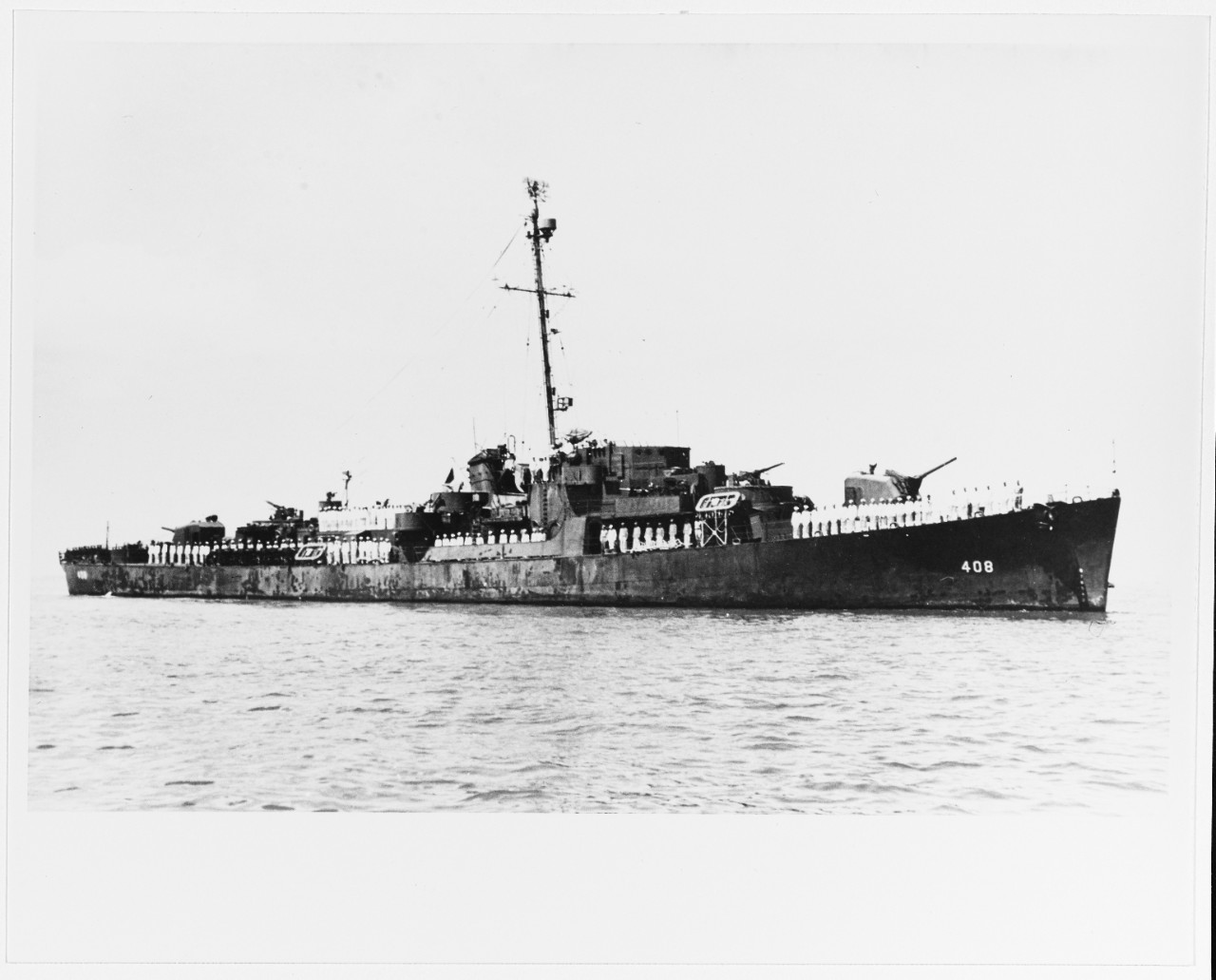 USS STRAUS (DE-408)
