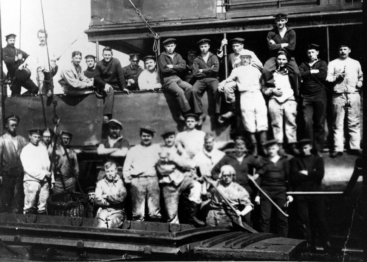 German sailors coaling ship, circa 1914-1916