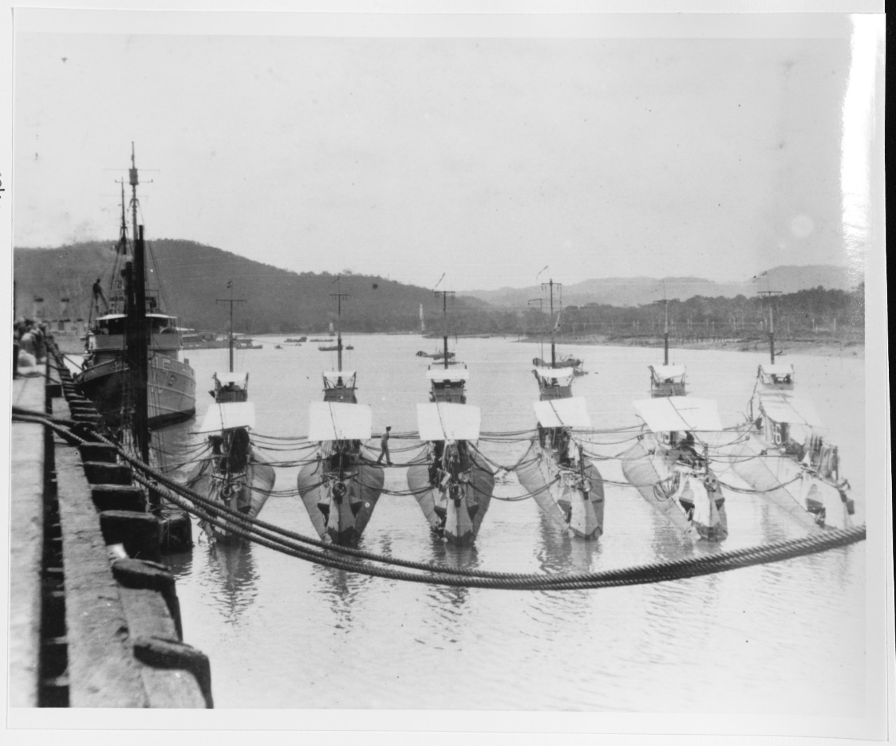 Photo #: NH 93672  Six &quot;O&quot; type submarines