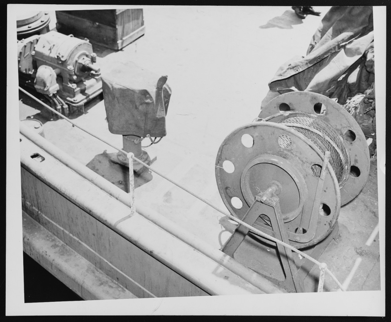 Unidentified deck fittings aboard a CHIMO (ACM-1) class auxiliary minelayer in 1945