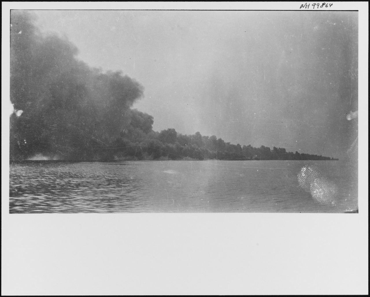 Photo #: NH 99864  Destroyer laying a smoke screen, circa 1914
