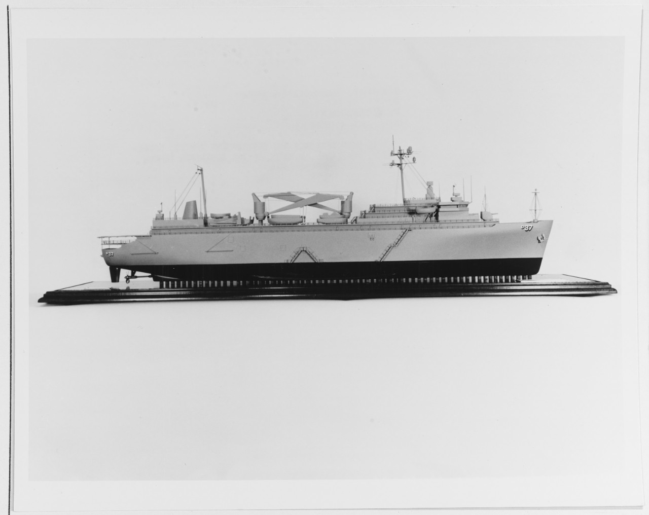 USS SAMUEL GOMPERS (AD-37)