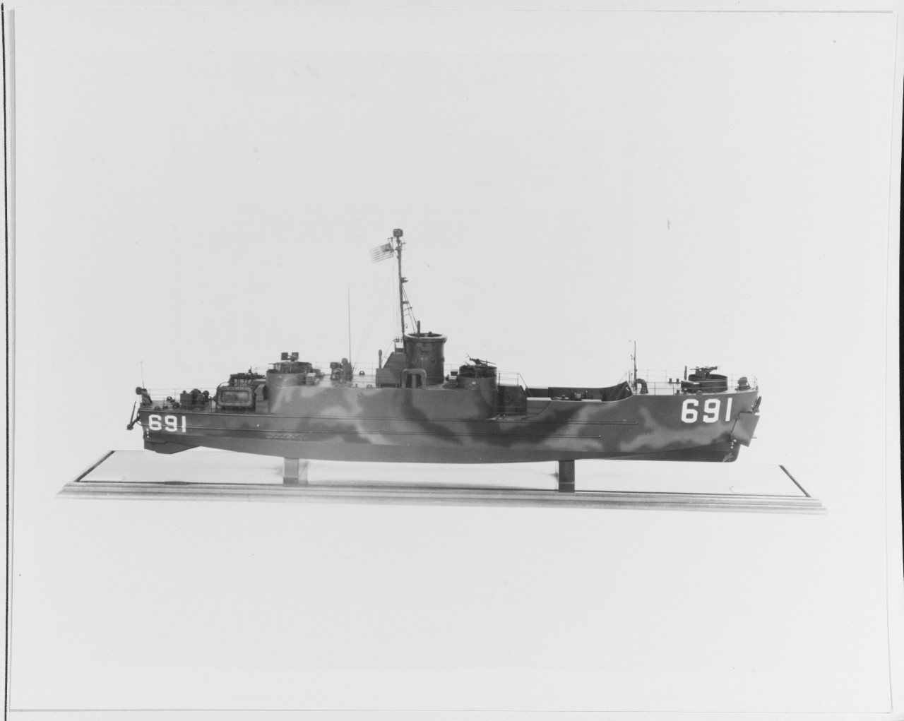 USS LCI(G)-691