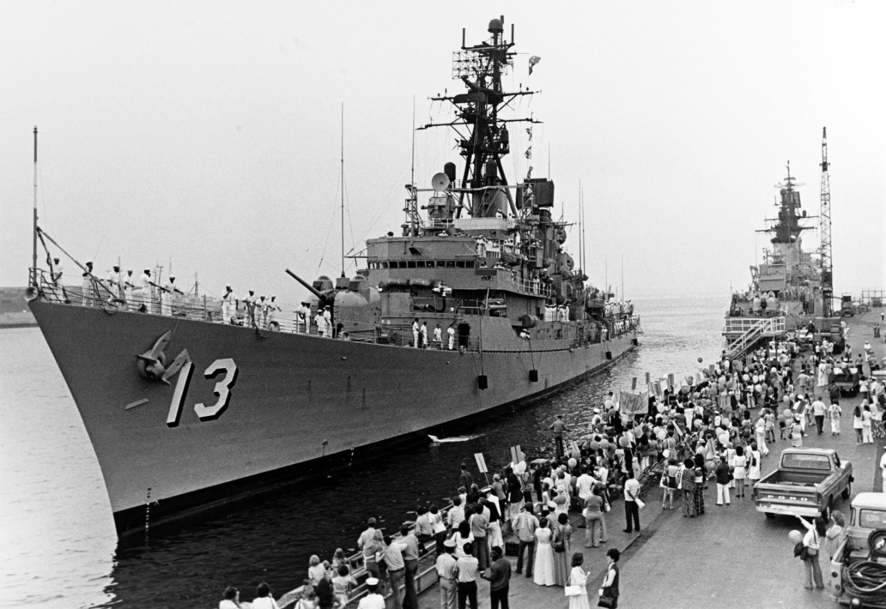 USS HOEL (DDG-13)