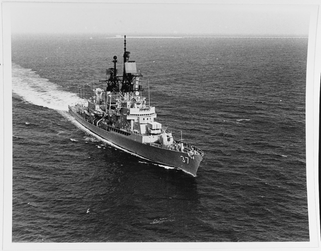 USS FARRAGUT (DDG-37)
