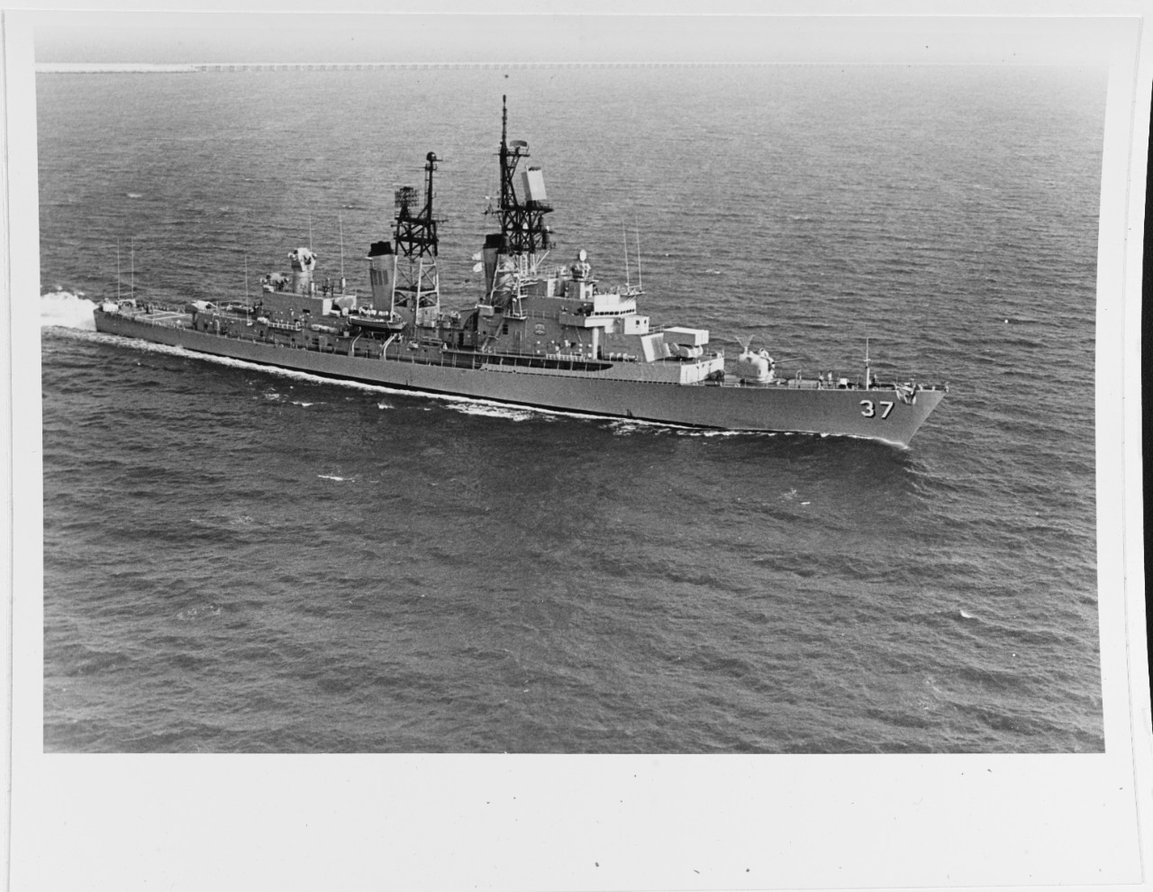 USS FARRAGUT (DDG-37)