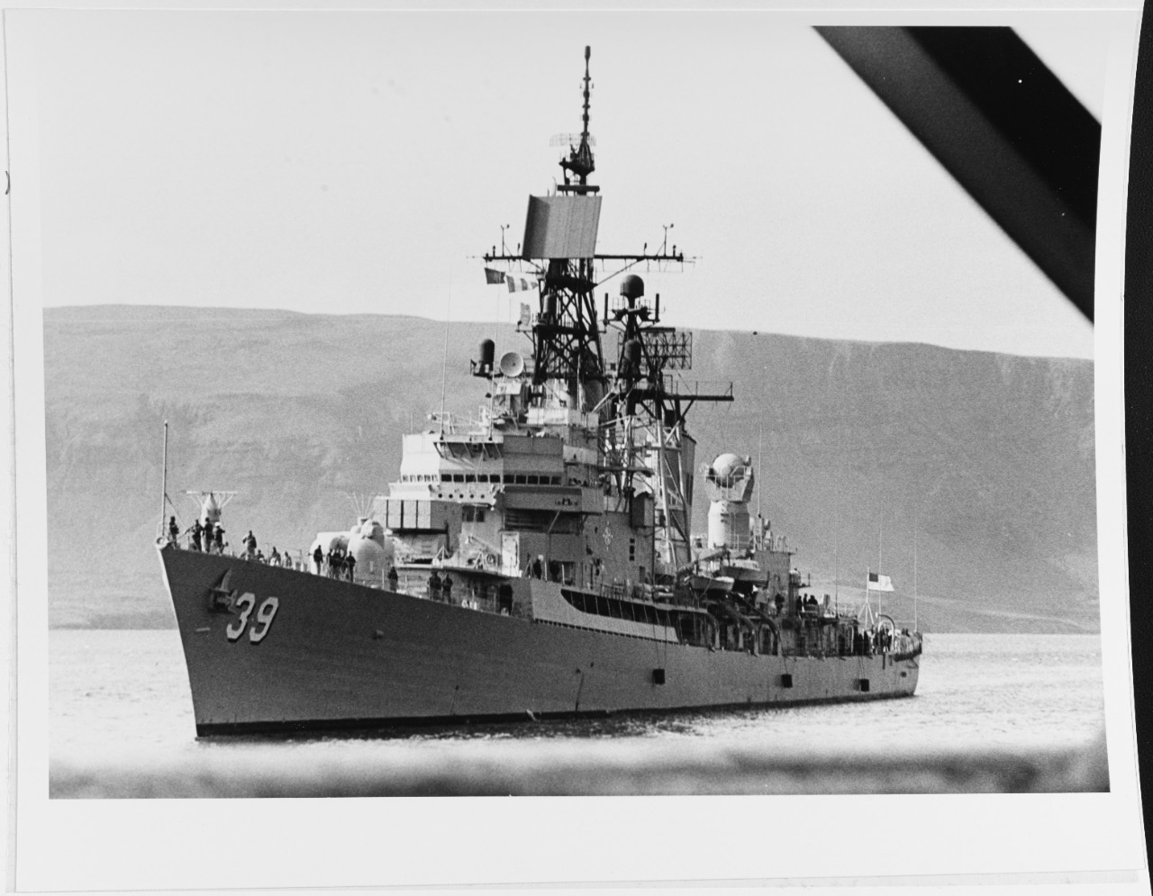 USS MacDONOUGH (DDG-39)