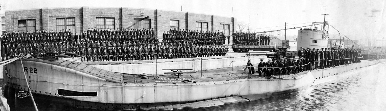 Officers and crew of the New London Submarine Base
