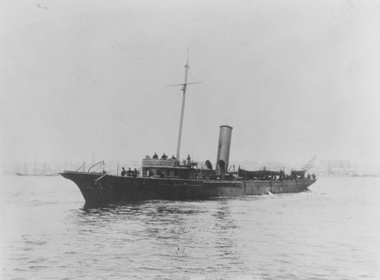 A photograph of the USS Hist which was one of the ships at Manzanillo.